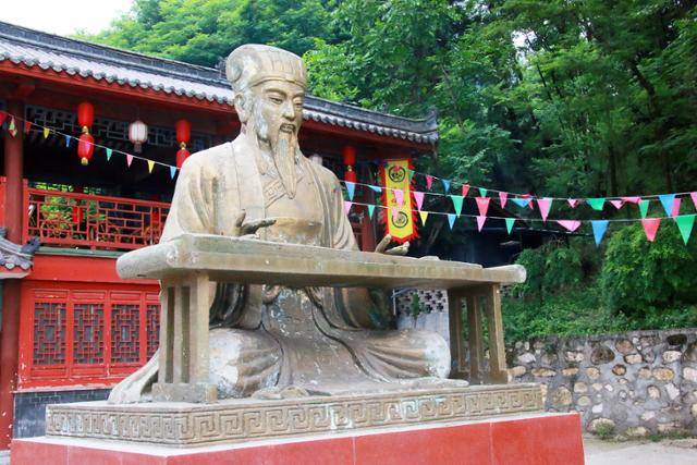 중국 산시성(陕西省) 몐현 정군산의 제갈량 동상. ⓒ최종명