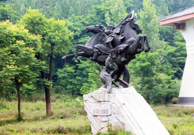 몐현 정군산에 황충과 하후연의 전투 장면 족각상이 세워져 있다. ⓒ최종명