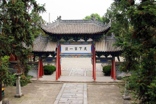 몐현 무후사의 천하제일류 패방 뒤쪽. ⓒ최종명