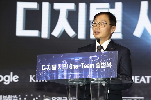 구현모 KT 대표가 지난 7일 서울 송파구 소피텔 앰배서더 서울에서 열린 '디지털 시민 One-Team' 출범식에서 인사말을 하고 있다. /사진제공=KT