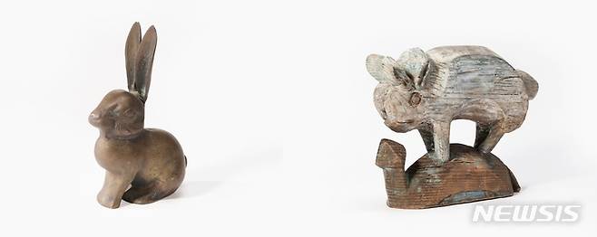 [서울=뉴시스] 십이지 장식품-토끼(광복 이후, 왼쪽), 토끼와 거북이 목각인형(광복 이후). (사진=국립민속박물관 제공) 2023.01.01. photo@newsis.com *재판매 및 DB 금지