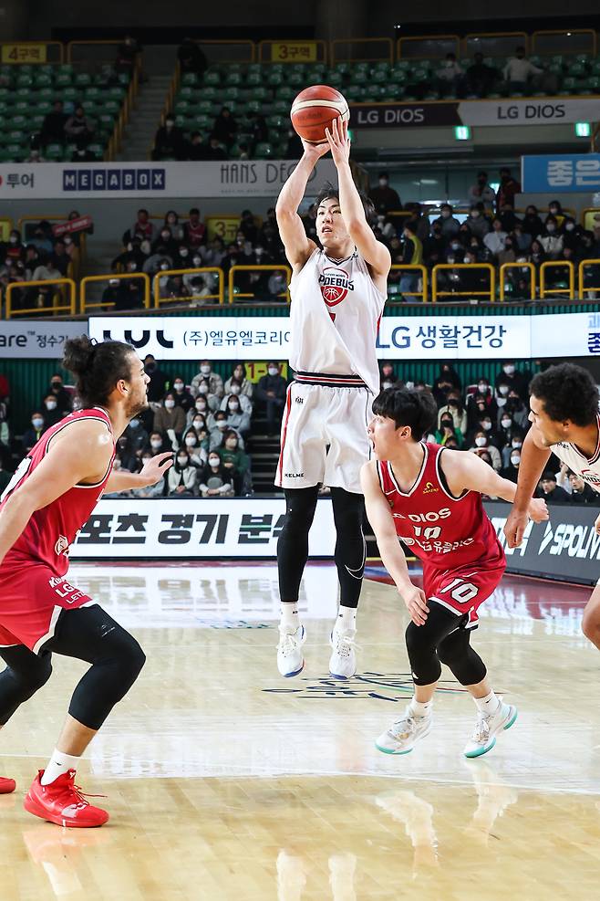 현대모비스 서명진이 슛을 쏘고 있다.(KBL 제공)