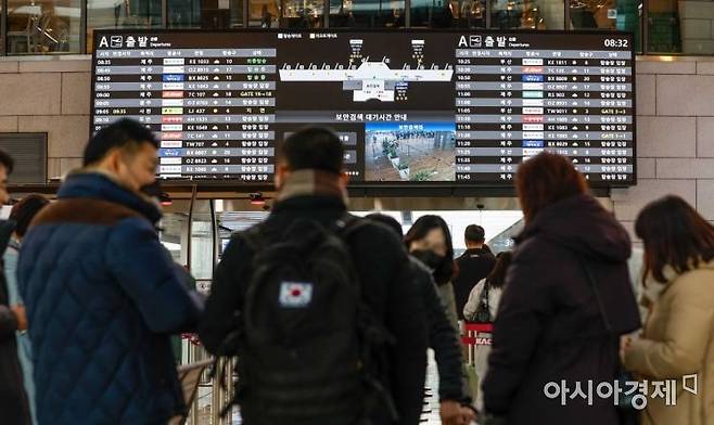 2023년 새해를 이틀 앞둔 30일 서울 김포공항 국내선에 여행객들로 북적이고 있다./강진형 기자aymsdream@