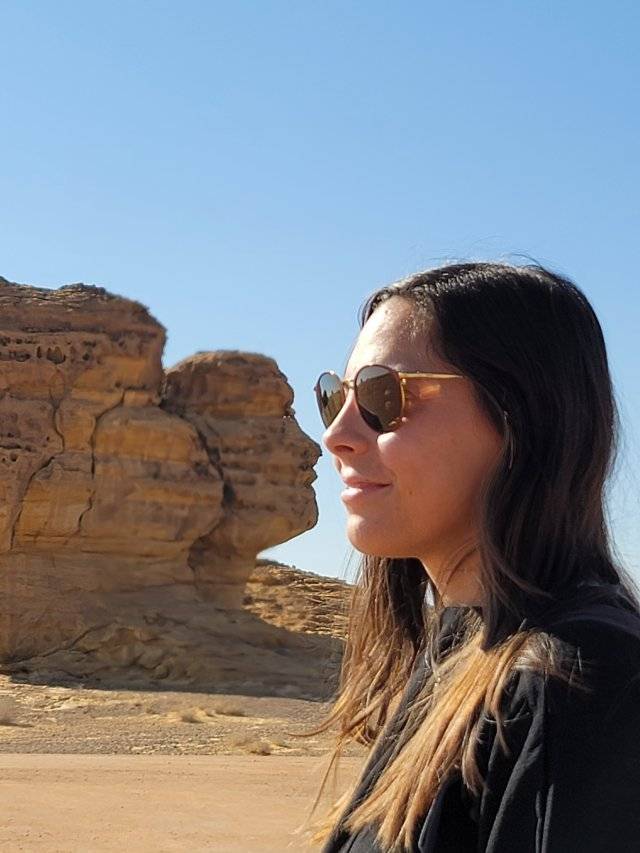 사람 옆 얼굴 모양의 바위.