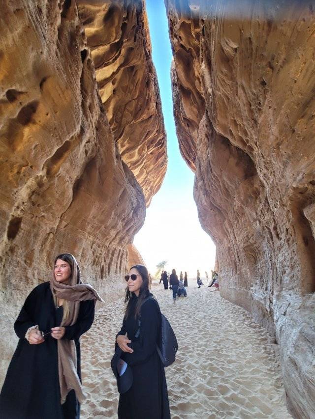 바위 틈새에서 사진을 찍으면기타나 첼로 모양의 빛이 쏟아지는 자발 이틀립의 협곡.