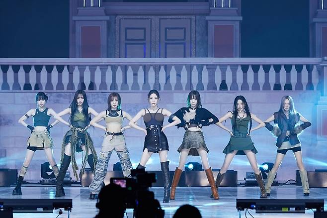 1일 온라인으로 열린 '에스엠타운 라이브 2023 : 에스엠씨유 팰리스@광야'에서는 오는 16일 발매 예정인 첫 미니앨범 '스탬프 온 잇'의 동명 타이틀곡 '스탬프 온 잇' 무대가 최초 공개됐다. SM엔터테인먼트 제공