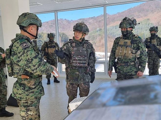 특전사 작전 보고받는 박정환 육군참모총장 [육군 제공. 재판매 및 DB 금지]