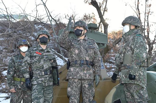 해병2사단에서 무인기 대비 방공무기 운용 현장을 확인하는 김승겸 합참의장 [합참 제공. 재판매 및 DB 금지]