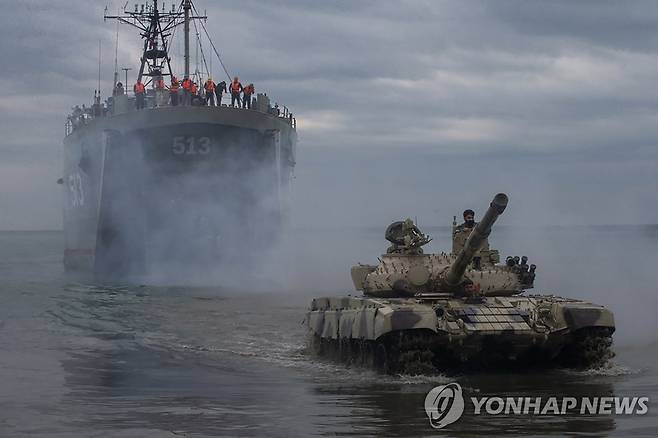 이란군 상륙 연습 이란 남부 호르무즈 해협 일대에서 이란군이 군사 훈련을 벌이고 있다. 2023.1.1 photo@yna.co.kr [이란군 제공. 재판매 및 DB 금지]