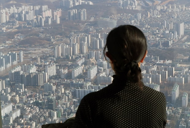 서울 송파구 롯데월드타워 서울스카이에서 바라본 아파트 단지 모습. 사진=뉴스1