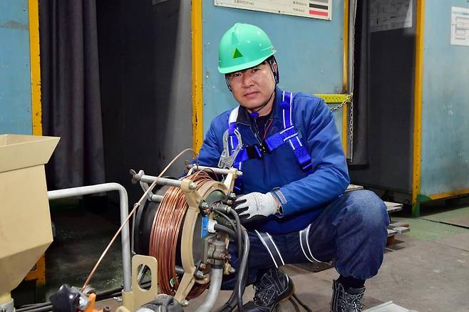 용접기 점검하는 허원석 기원 [현대미포조선 제공. 재판매 및 DB 금지]