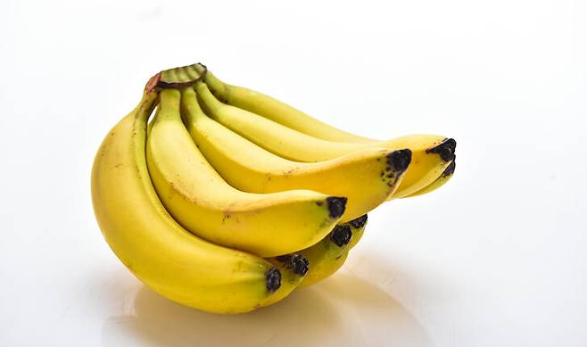 염분을 체내에서 배출하려면 바나나, 감자 등 칼륨이 많은 식품을 섭취하는 게 좋다. [사진= 게티이미지뱅크]