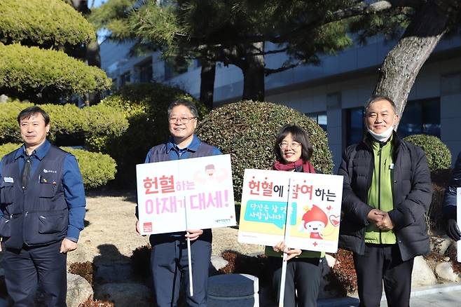 현대차 노조가 겨울철 혈액 수급난 해소에 동참하기 위해 헌혈 캠페인으로 올해 첫 사업을 시작했다. <자료=현대차 노조>