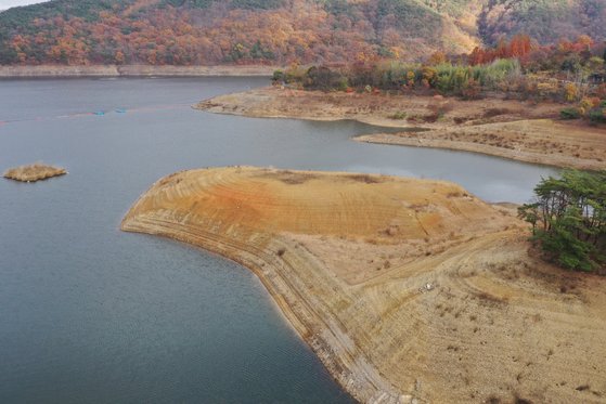 바닥 드러난 광주 식수원 동복호. 연합뉴스