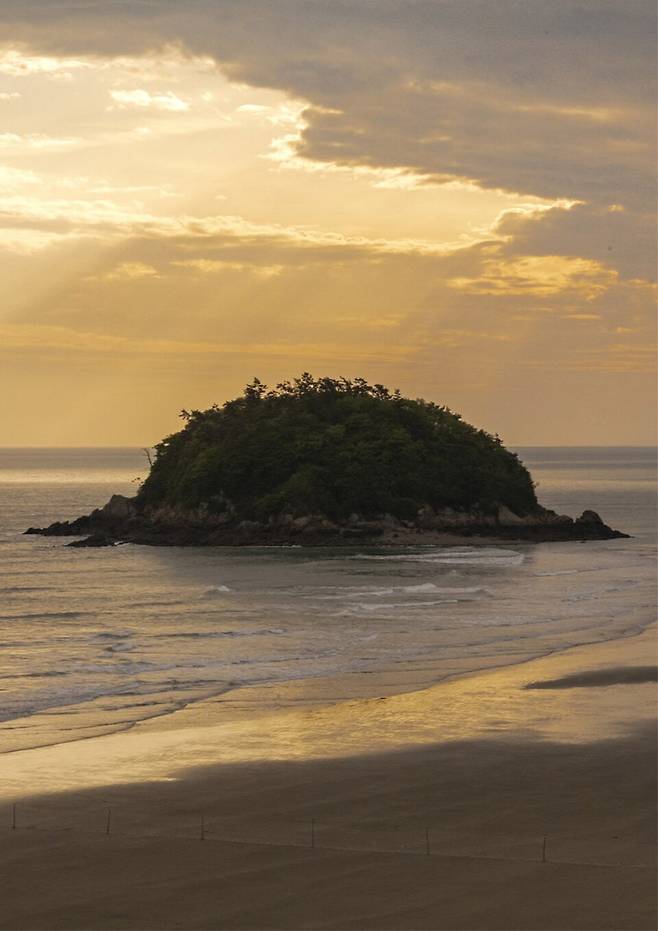 어머리해변 위 고갯길에서 바라본 옥섬 낙조