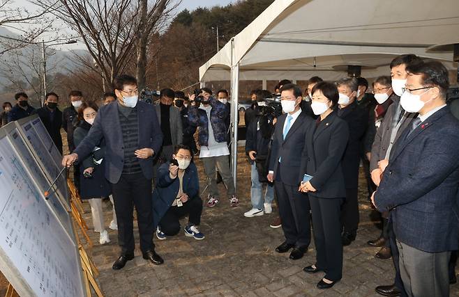 한화진 환경부장과 문금주 전남도 행정부지사가 광양 수어댐을 방문하고 있다. / 사진=전남도 제공