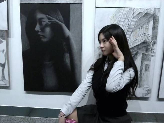 배우 고윤정이 과거 고등학생 때 촬영한 것으로 추정되는 사진. /사진=온라인 커뮤니티