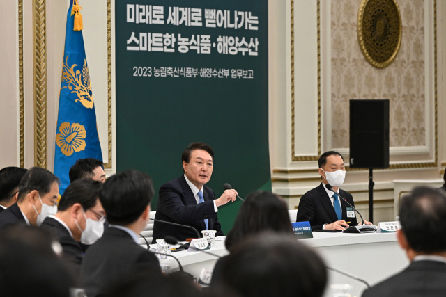 윤석열 대통령이 4일 청와대 영빈관에서 열린 농림축산식품부-해양수산부 업무보고에서 발언하고 있다. / 대통령실 제공