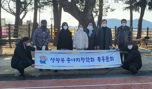 '송아지장학회' 졸업생들 [완도화흥초 제공·재판매 및 DB 금지]