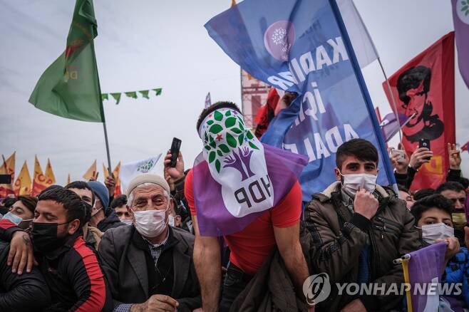 튀르키예 이스탄불에서 열린 인민민주당(HDP) 지지자들의 집회 모습 [EPA 연합뉴스 자료 사진. 재판매 및 DB 금지]