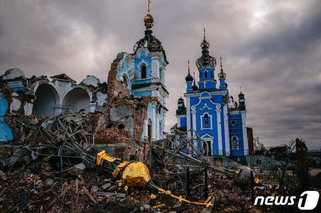 4일(현지시간) 우크라이나 보호로디치네에서 러시아 군의 포격을 받아 파괴된 교회의 모습이 보인다. ⓒ AFP=뉴스1 ⓒ News1 우동명 기자