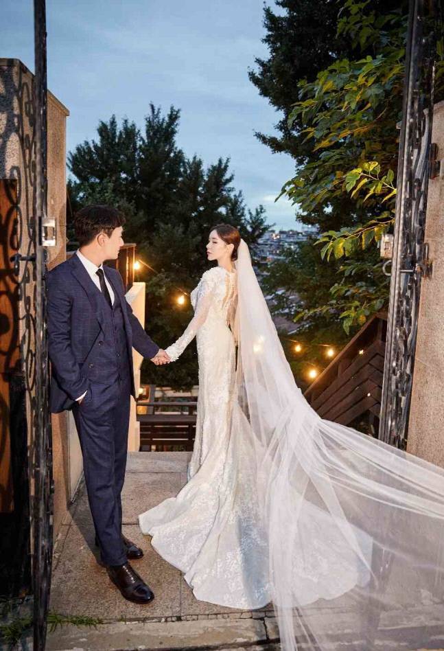 LG 외야수 신민재(왼쪽)와 오채원씨. 제공 | LG 트윈스