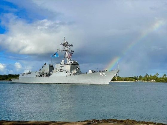 미 해군 7함대 소속 이지스 구축함인 정훈함(DDG-93·사진)이 지난 5일 대만해협을 통과했다. ⓒ 대만 자유시보 캡처