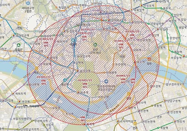 비행금지구역(P-73). 왼쪽 원과 오른쪽 원은 각각 대통령실 인근, 대통령 관저 인근을 중심으로 반경 3.7㎞에 설정됐다. /사진=국토교통부