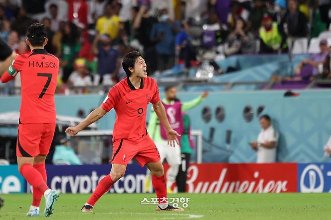 한국 축구국가대표 조규성이 28일(현지시간) 카타르 알라이얀 에듀케이션 시티 스타디움에서 열린  2022 카타르 월드컵 조별리그 H조 가나와의 조별예선 경기에서 첫번째 골을 넣은 뒤 환호하고 있다. 알라이얀|권도현 기자