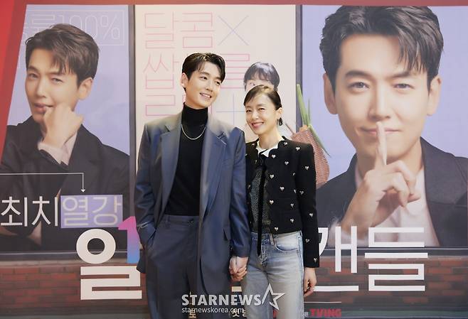 정경호-전도연 '포즈는 다정하게'[★포토]