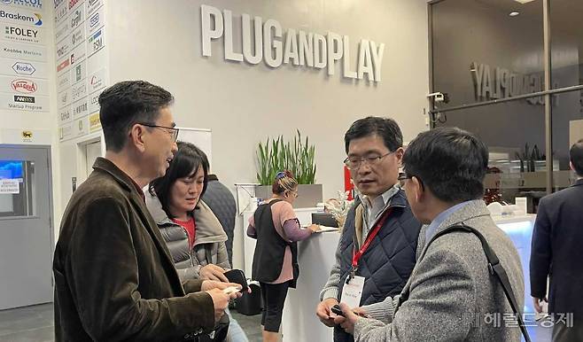 글로벌 창업 프로그램 참가 신청 학생들에게 사전에 ‘Plug and Play’에서 검증된 온라인 교육 콘텐츠를 제공하기로 했다.