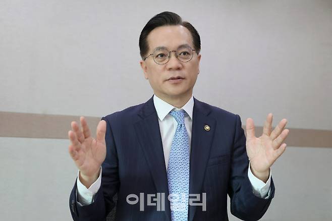 11일 이상래 행정중심복합도시건설청장이 집무실에서 이데일리와 인터뷰 중이다. (사진=행복청)