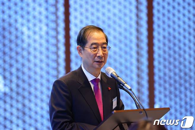 한덕수 국무총리가 10일 오후 세종 총리 공관에서 열린 출입기자단 만찬간담회에서 발언하고 있다.(총리실 제공)/