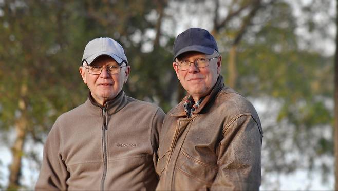 테드(왼쪽) 바커와 할 바커 형제 [바커 형제 제공. 재판매 및 DB 금지]