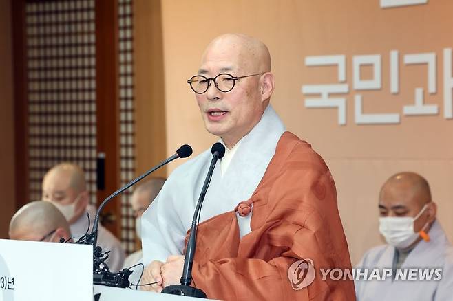 신년 기자회견하는 진우스님 (서울=연합뉴스) 박동주 기자 = 조계종 총무원장 진우스님이 11일 서울 종로구 한국불교역사문화기념관에서 신년 기자회견을 하고 있다. 2023.1.11 pdj6635@yna.co.kr