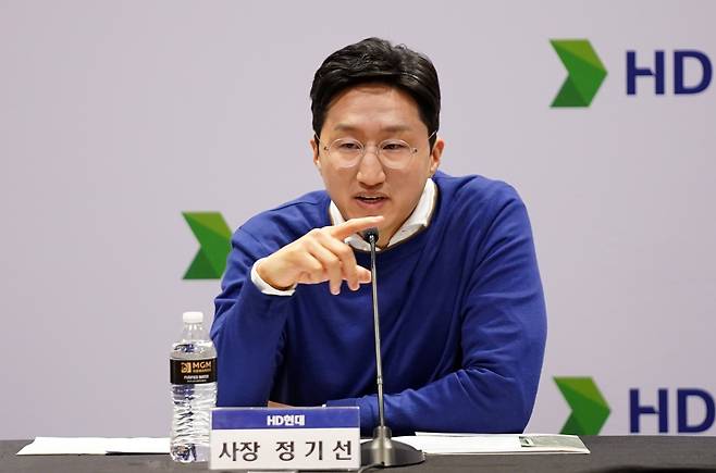 정기선 HD현대 대표가 4일(현지시각) CES2023이 열리고 있는 미국 라스베이거스 현지 기자간담회에서 발언하고 있다. /HD현대