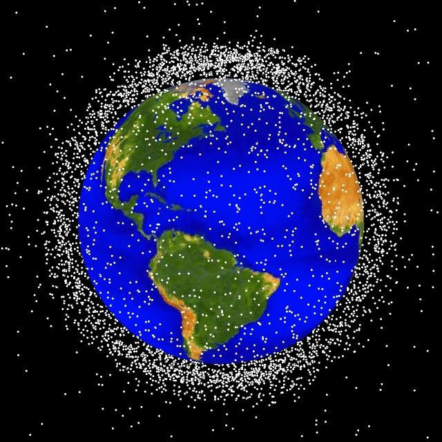 우주 쓰레기로 뒤덮여 있는 지구 궤도. NASA 제공.