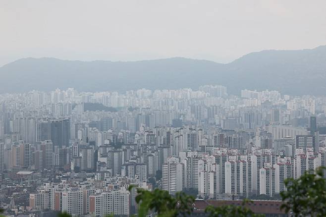 서울 남산에서 바라본 도심 아파트 모습.(사진=저작권자(c) 연합뉴스, 무단 전재-재배포 금지)