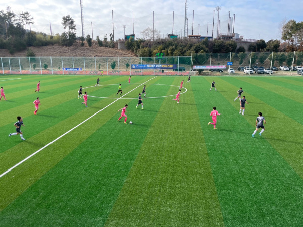 12일 열린 통영기 8강전. [사진 한국대학축구연맹]