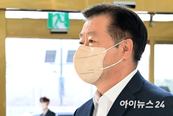 이영구 롯데제과 대표이사 사장이 12일 오후 서울 송파구 잠실 시그니엘 서울에서 진행될 '2023 상반기 롯데 VCM'(Value Creation Meeting)'에 참석하고 있다. [사진=김성진 기자]