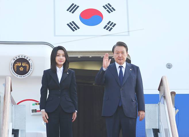 ▲지난해 11월 해외순방길에 올랐던 윤석열 대통령과 김건희 여사 ⓒ연합뉴스