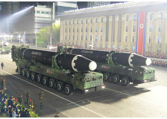 [서울=뉴시스]북한 화성-15형 대륙 간 탄도 미사일(ICBM). 2022.04.26. (사진=노동신문 누리집 갈무리)  *재판매 및 DB 금지