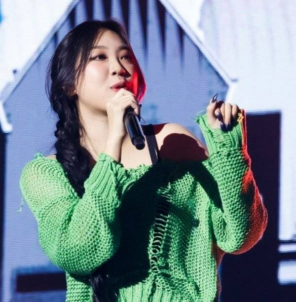 최근 엠넷 랩 경연프로그램 ‘쇼미더머니11’에서 우승한 래퍼 이영지는 “우승 목걸이가 스스로에게 떳떳하게 느껴질 때까지 노력하겠다”며 당찬 포부를 드러냈다. 사진제공｜엠넷