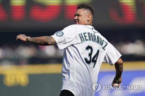 2022년 ALDS 3차전에서 시구하는 '킹 펠릭스' [AP=연합뉴스]