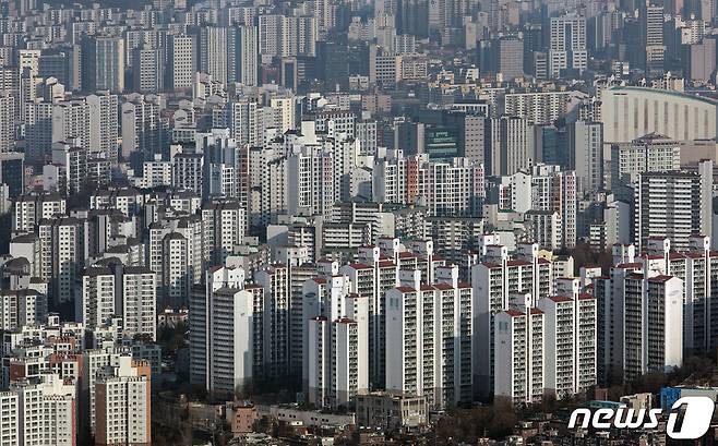 서울 중구 남산에서 바라본 도심의 아파트 단지. 2023.1.5/뉴스1 ⓒ News1 이승배 기자