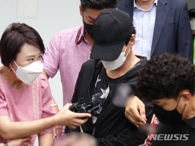 [제주=뉴시스] 강경태 기자 = 제주지역 장기미제 ‘이승용 변호사 살인사건’ 피고인 김모씨. 2021.08.21. ktk2807@newsis.com