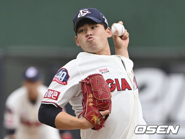 [OSEN=부산, 이석우 기자]롯데 자이언츠 선발 투수 김진욱이 역투하고 있다. 2022.05.07 / foto0307@osen.co.kr