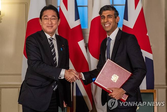 기시다 후미오 총리와 리시 수낵 영국 총리 [EPA 연합뉴스 자료사진. 재판매 및 DB 금지]