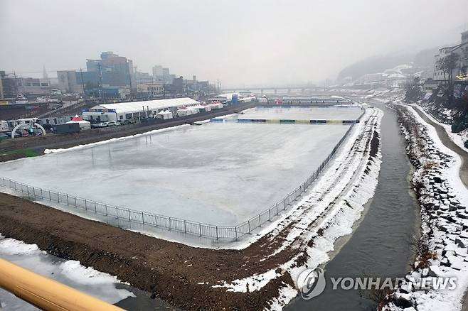 겨울비에 문 닫은 겨울축제장 [촬영 이상학]