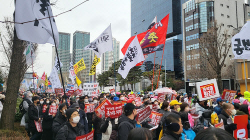 진보단체 '촛불승리전환행동'(이하 촛불행동)은 지난 14일 오후 4시 30분부터 숭례문 일대에서 '제23차 촛불대행진 및 4차 전국집중촛불' 집회를 열었다. <연합뉴스>